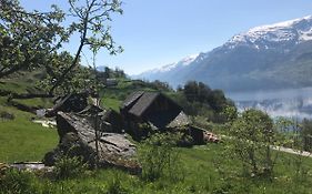 Ander And Tessa'S Apple Farm